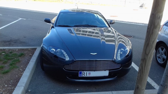 V8 Vantage