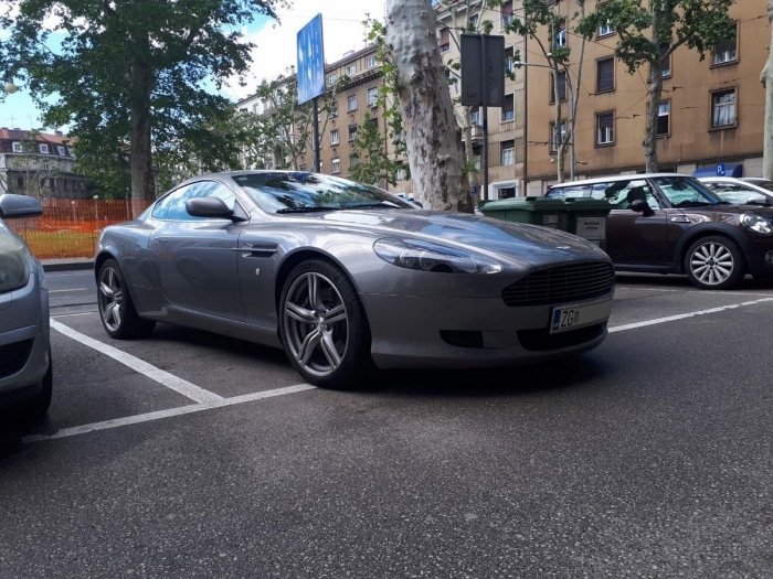 DB9