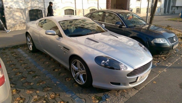 DB9