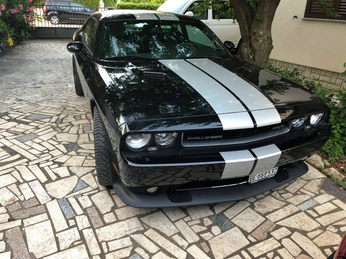 Challenger SRT8