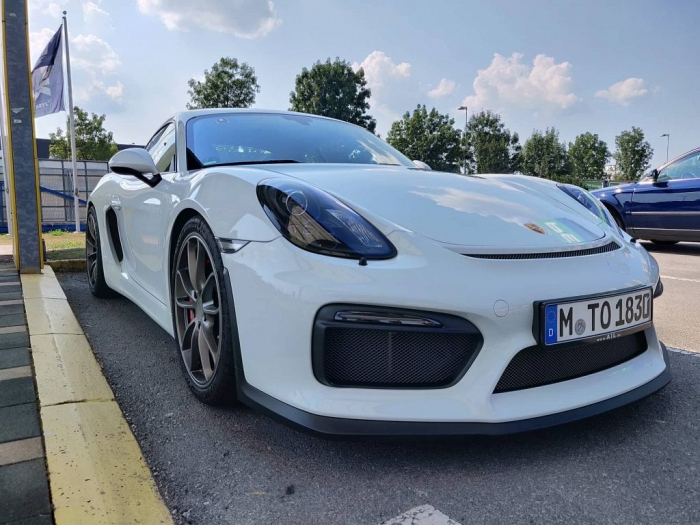 Cayman GT4