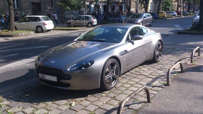 V8 Vantage