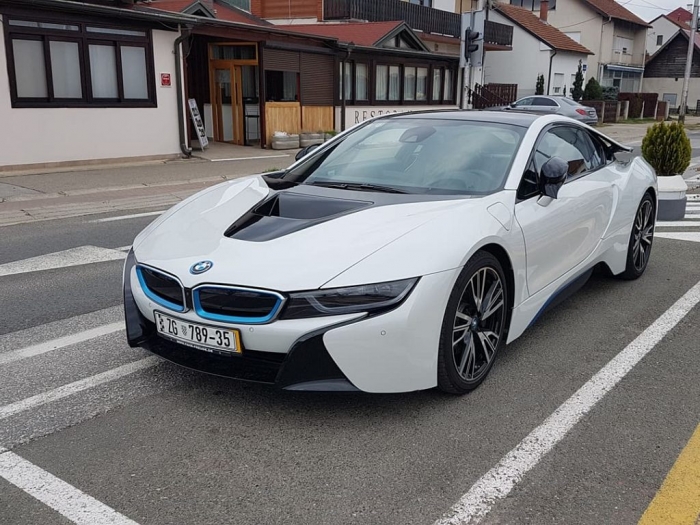 i8