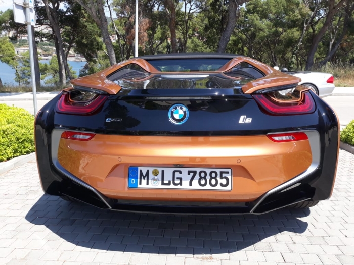 i8 Roadster