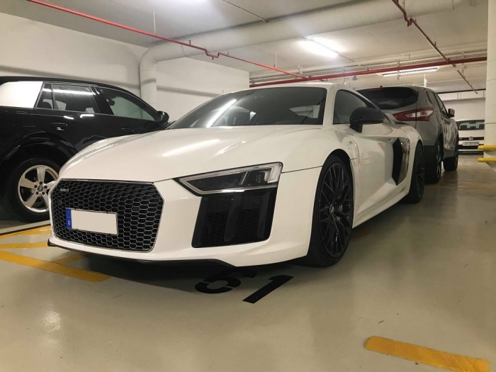 R8 V10 Plus