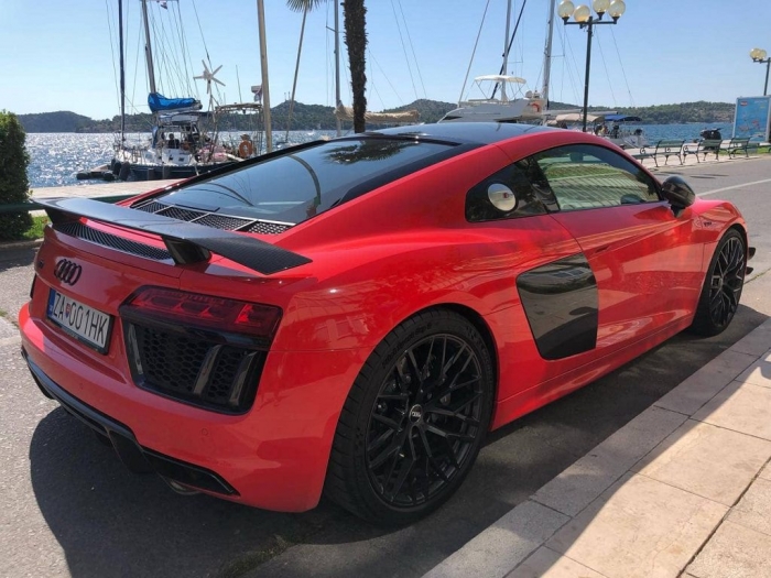 R8 V10 Plus