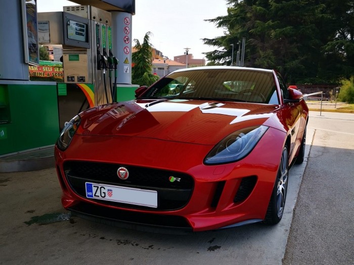 F-Type R Coupe