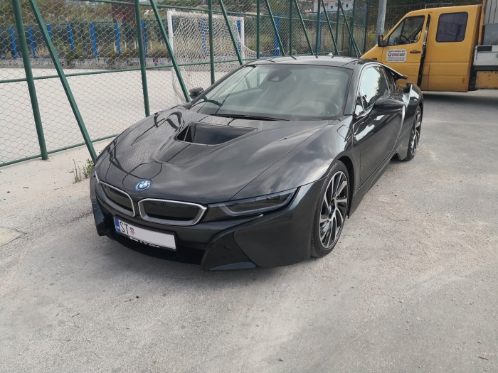 i8