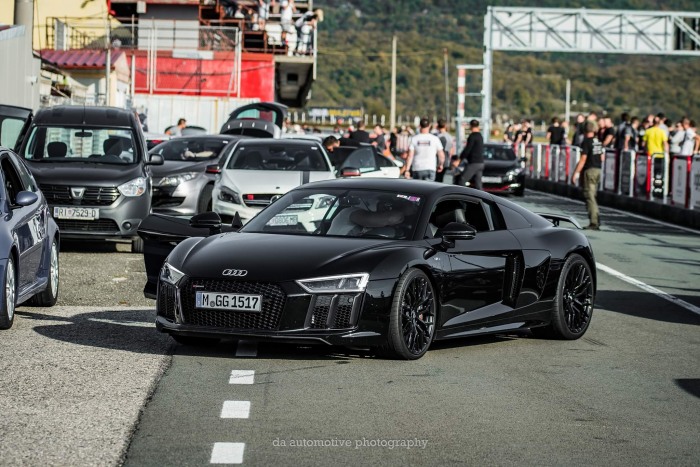 R8 V10 Plus