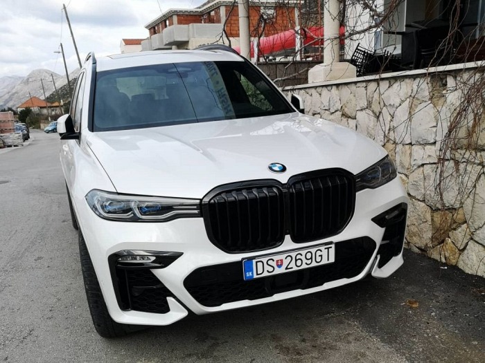 X7 M50d