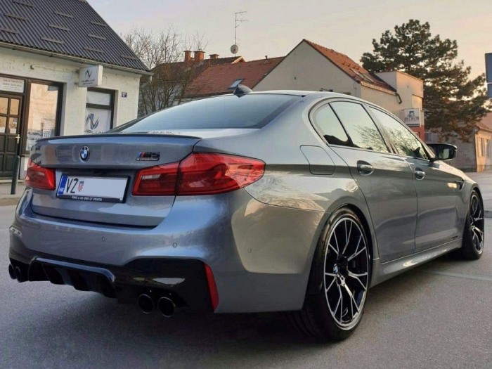 M5 (F90)