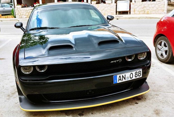 Challenger SRT Hellcat