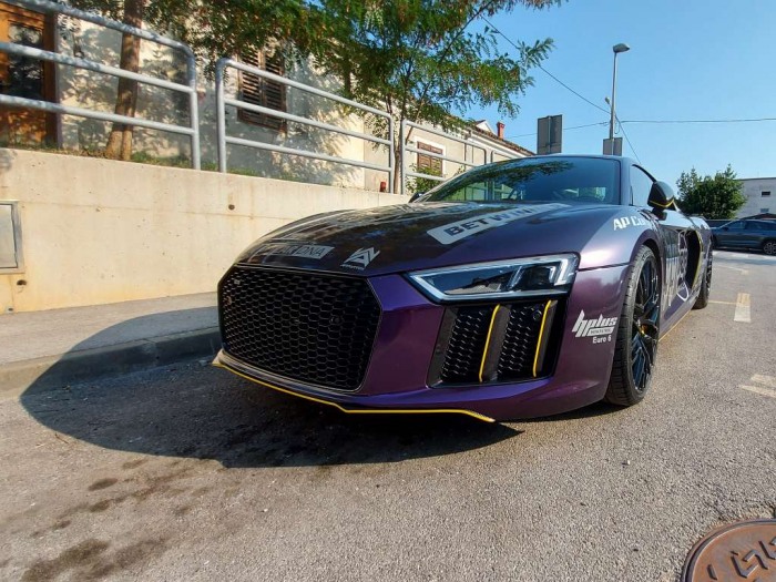 R8 V10 Plus