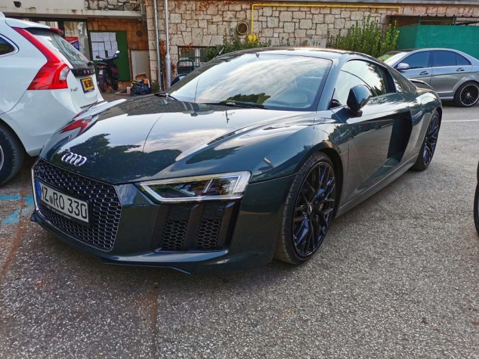 R8 V10 Plus