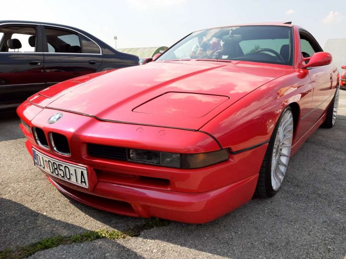 850i