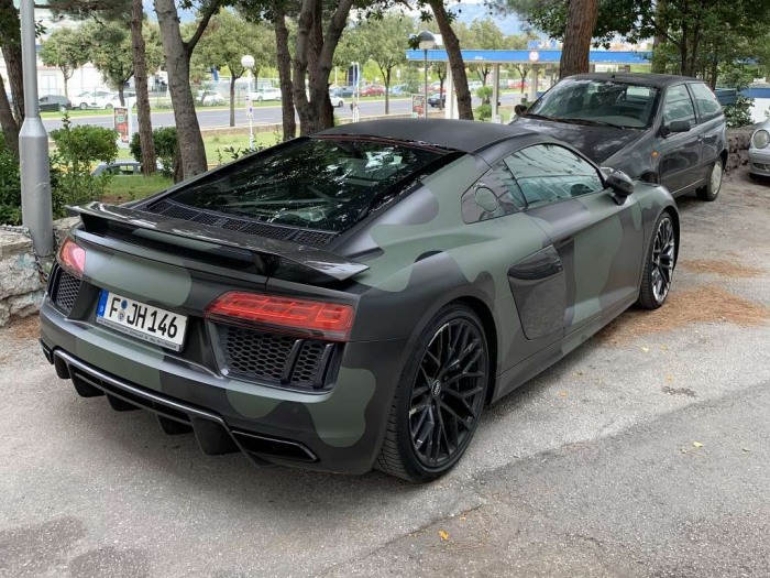 R8 V10 Plus