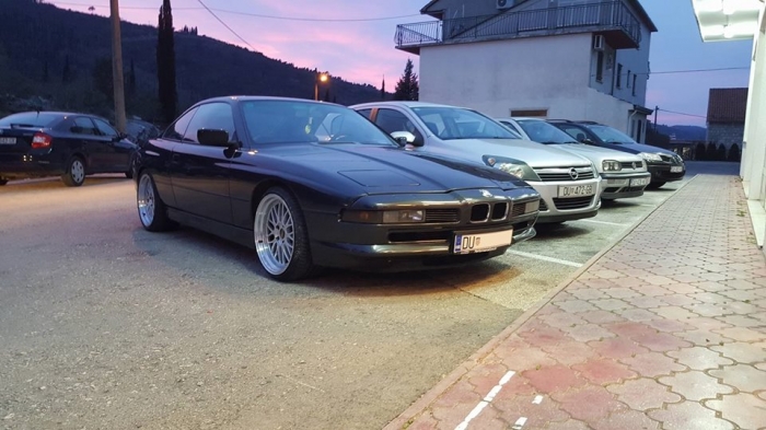 850i