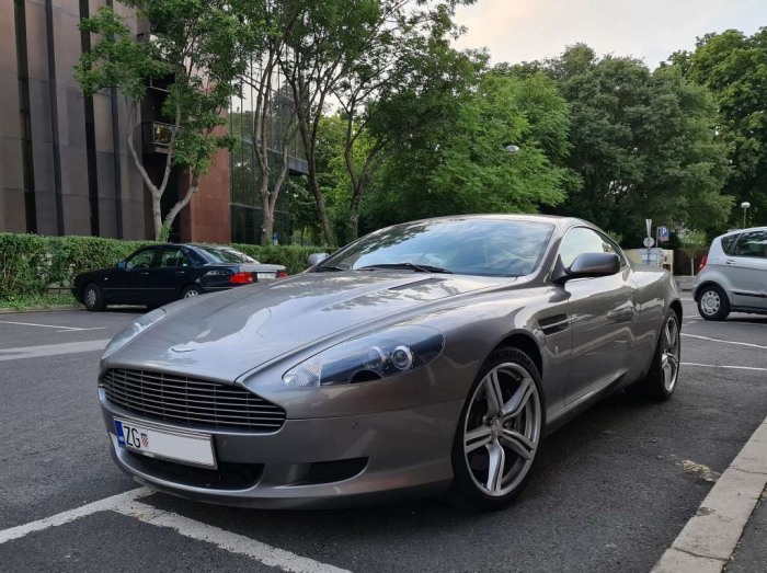 DB9