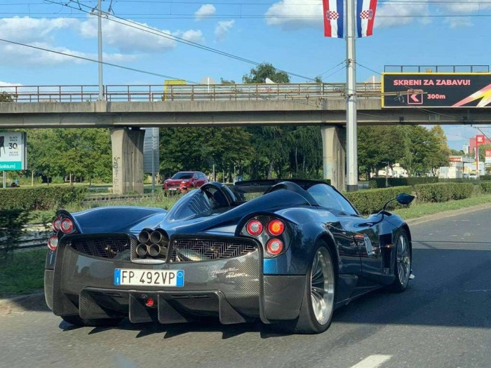 Huayra Roadster