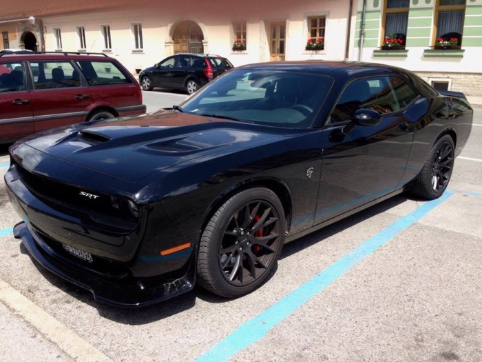 Challenger SRT Hellcat