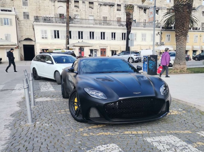 DBS Superleggera