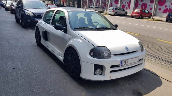 Clio V6