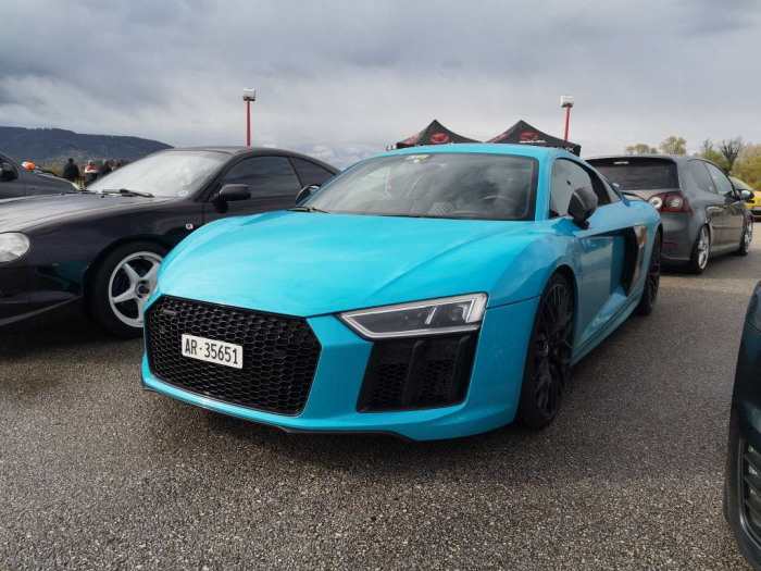 R8 V10 Plus