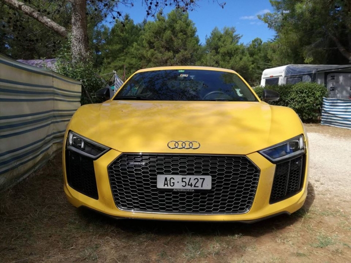 R8 V10 Plus