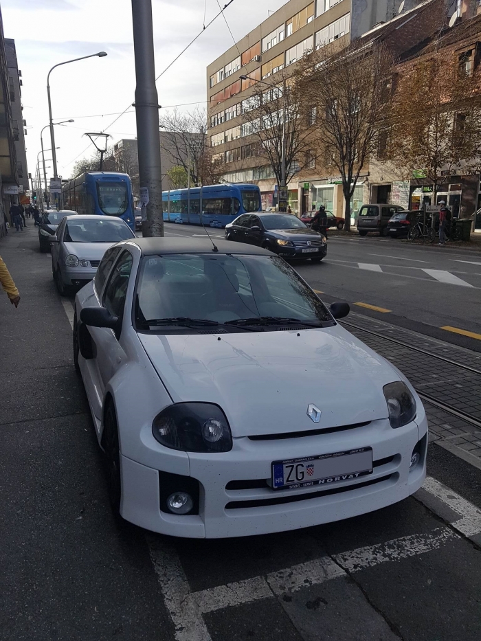 Clio V6