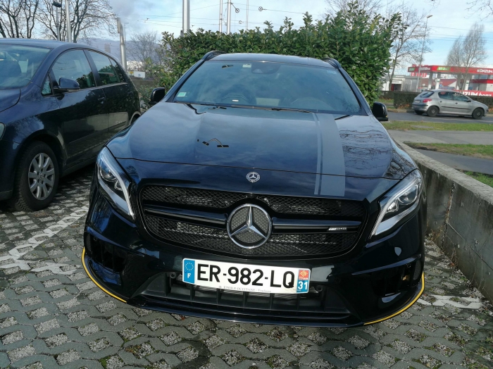 GLA45 AMG Yellow Night Edition